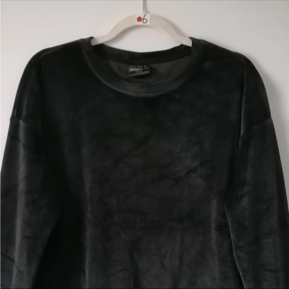 32 Degrees Heat Cool Women's Black Crew Neck Velvet Pullover Sweatshirt Size XL - Picture 2 of 4